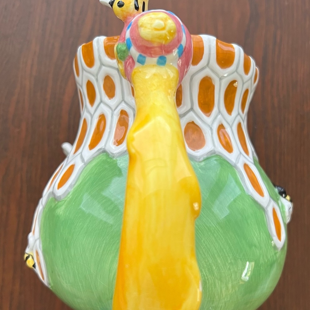 WCL Bee Pitcher - Picture 4 of 5